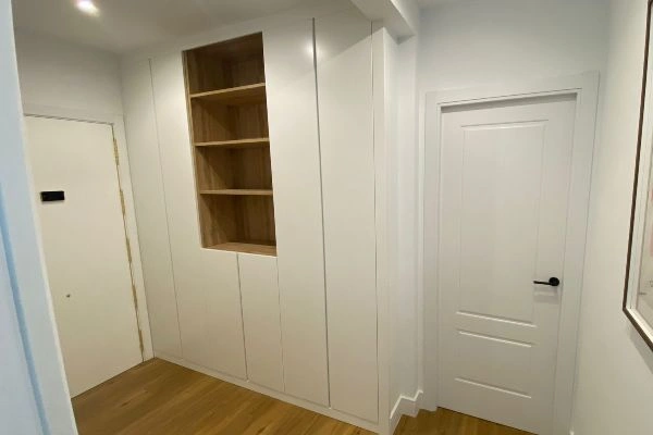 Lacado de puertas en Pamplona