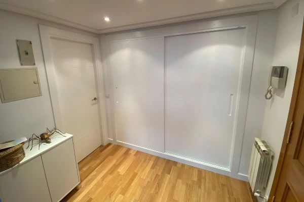 Lacado de puertas en Pamplona